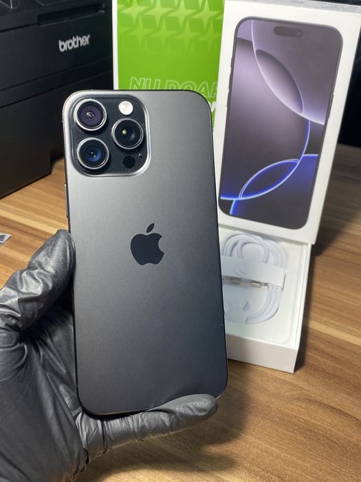 iPhone 16 Pro Max • 256 GB • Black Titanium