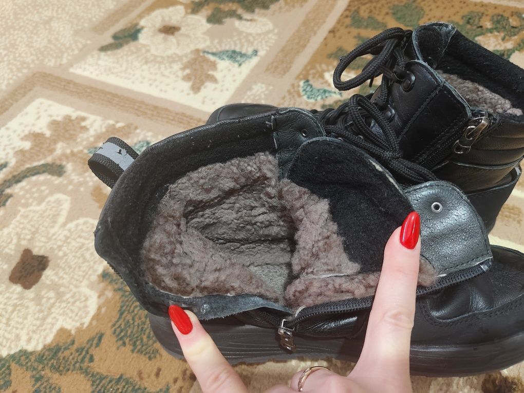Продам зимние ботинки