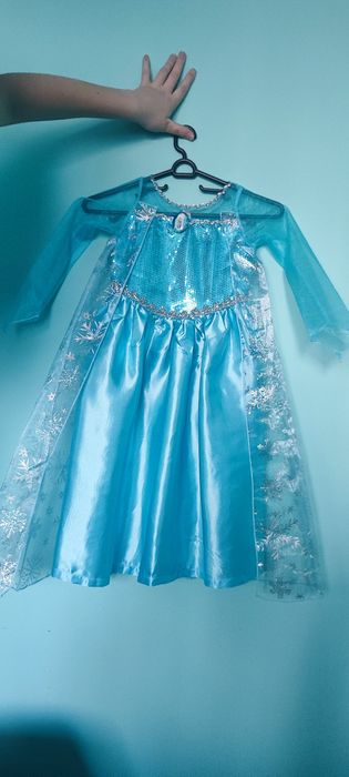 Рокля на Елза от Фроузън с два подаръка светещ ластик и корона