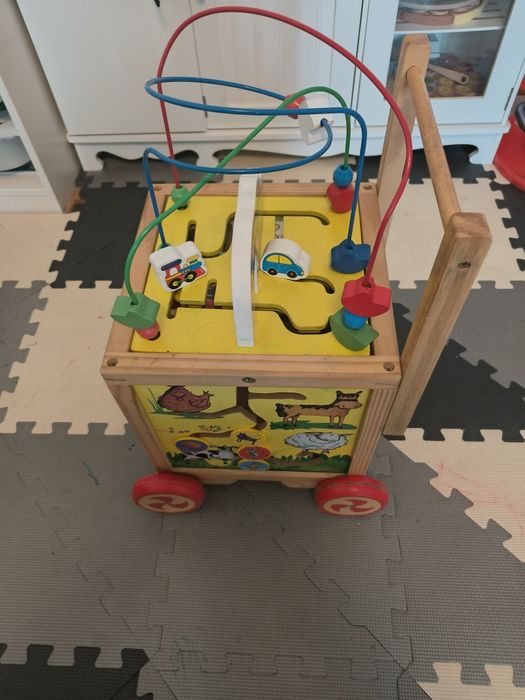 Antemergator din lemn cu activitati