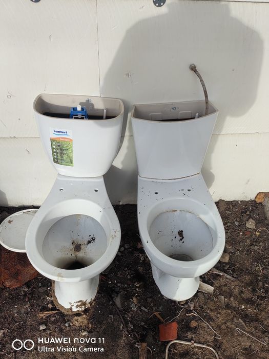 Унитазы фарфор 2 шт