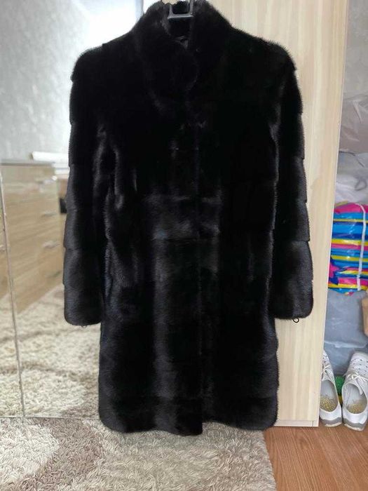 Продам норковую шубу 130 тыс размер 44
