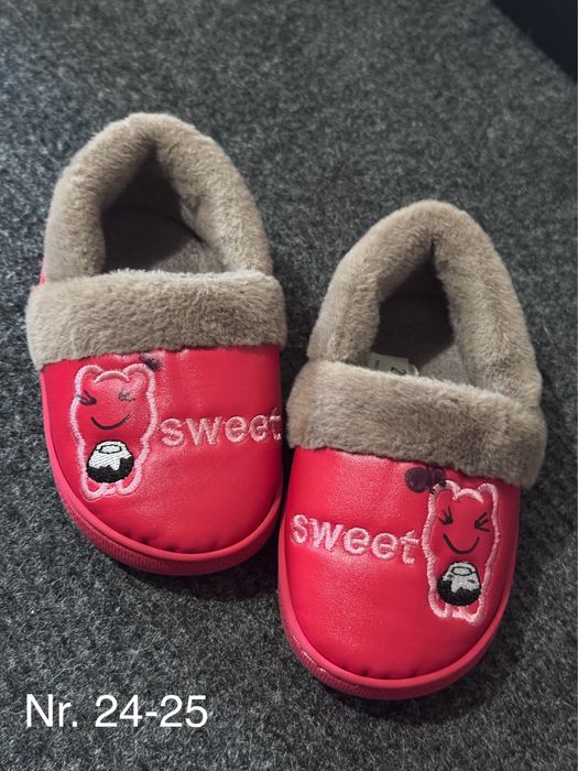 Papuci şi sandale pt. fetițe - diverse mărimi