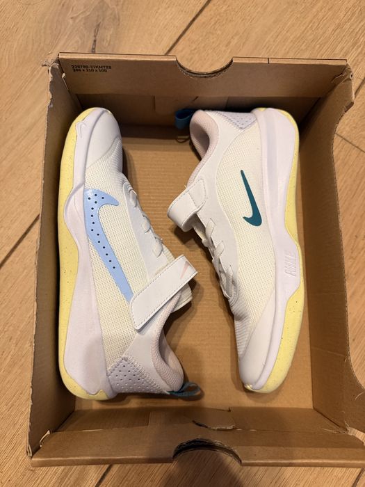 Nike omni multi-court детски обувки