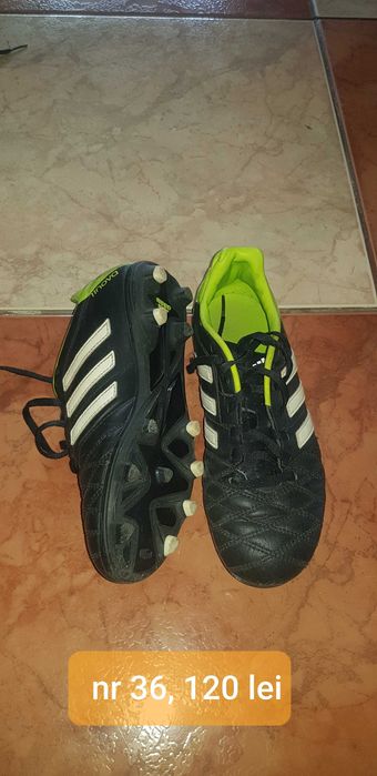 Ghete de  fotbal pentru copii pentrubiarba si teren sintetic