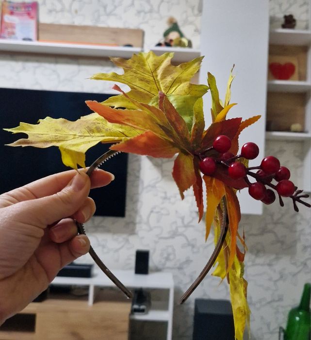 Ободок осенний с листьями