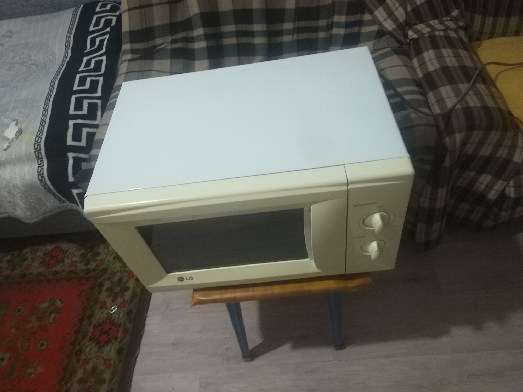 Микроволновка LG (микроволновая печь). Недорого.