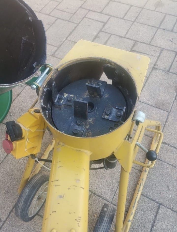 Tocătoare fructe și crengi