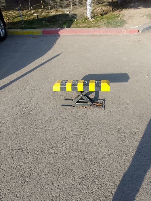 Парковочные барьеры автоматические с пультом управления