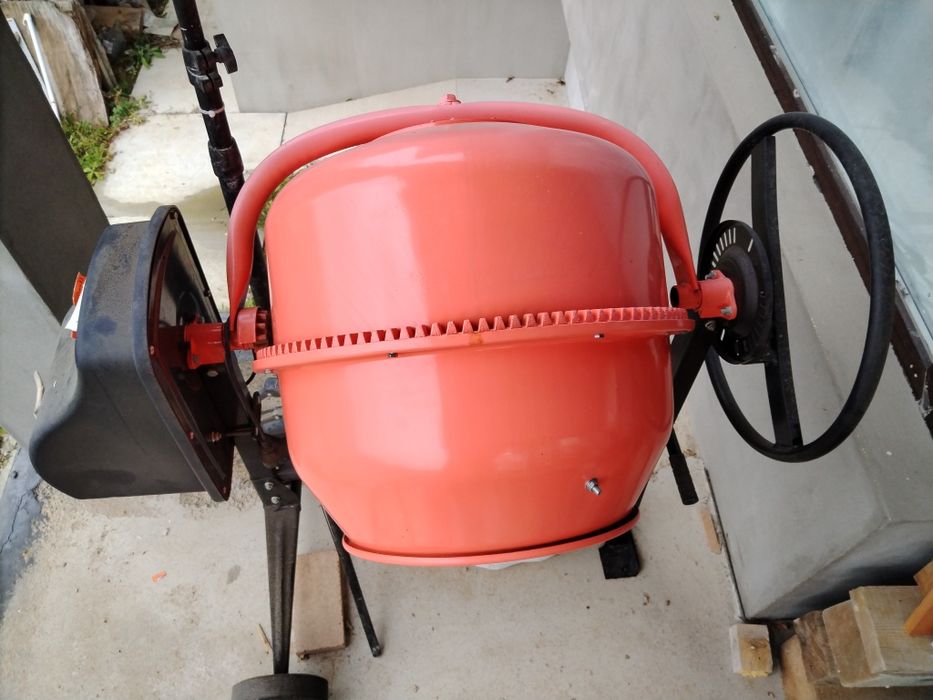 Betoniera 140 l noua