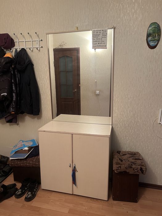 Продам шкаф для обуви с зеркалом