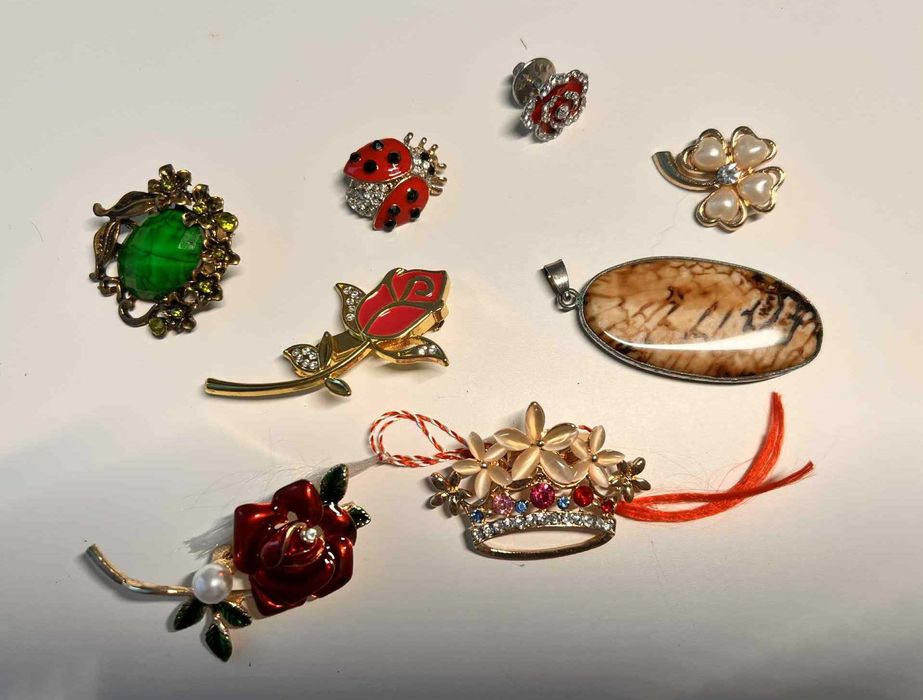 set 7 broșe + pandantiv