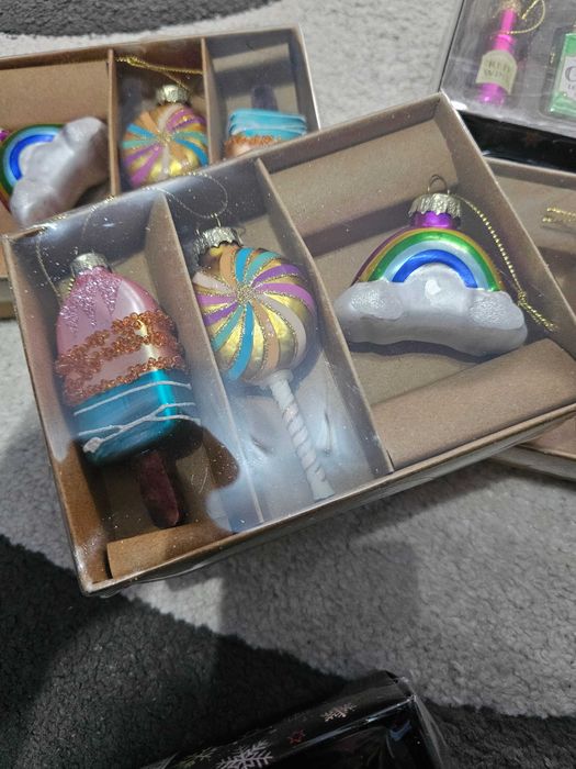 Seturi de globuri mici ideale pentru cadou