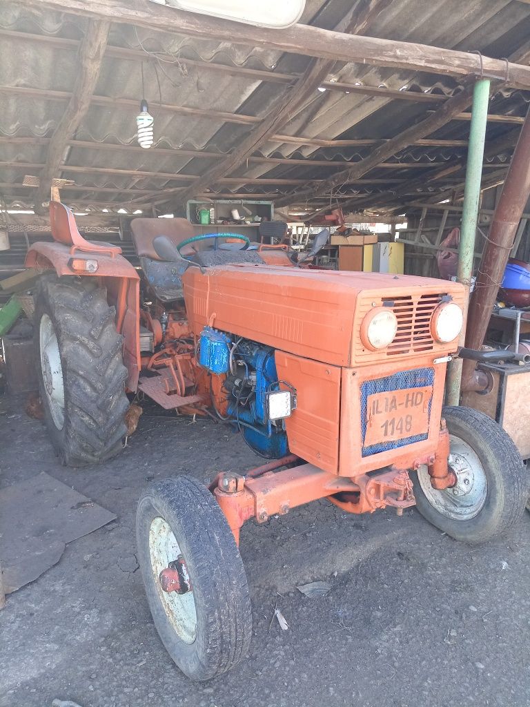 Vând tractor U445 an fabricație 1992, stare buna. Bretea Mureșana.