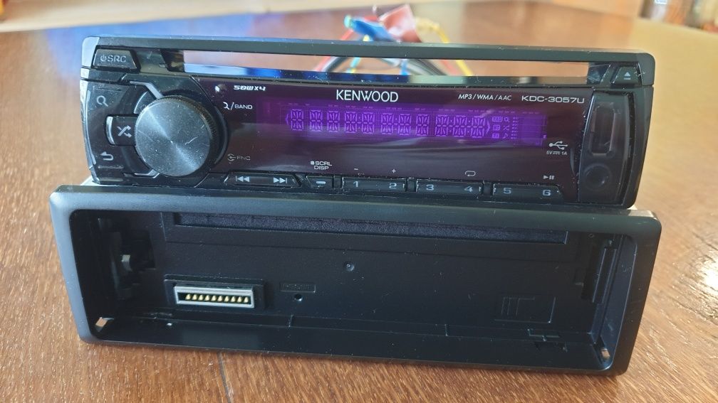 Авто плеър радио музика за кола КенуулдKenwood KDC3057U CDMP-3 USB AUX