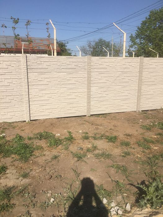 Vând placi gard beton 70lei bucata