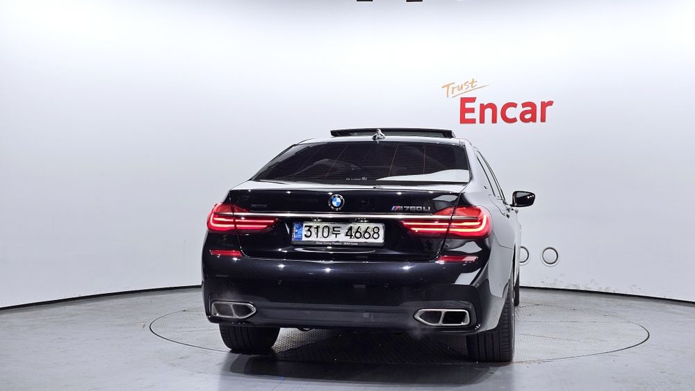 BMW 7-Series M760Li xDrive