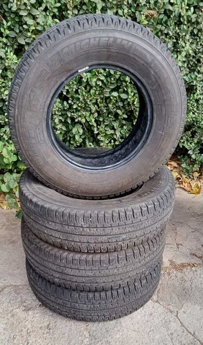 Зимни гуми за бус  16-ки  4 броя 225/75/16С MICHELIN
