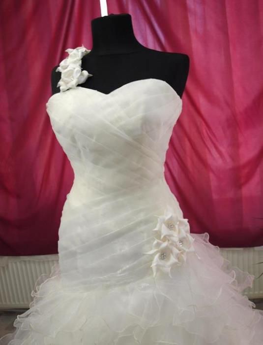 Vand rochie de mireasa