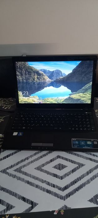 Laptop HP i5- modele office cu carti si jocuri instalate