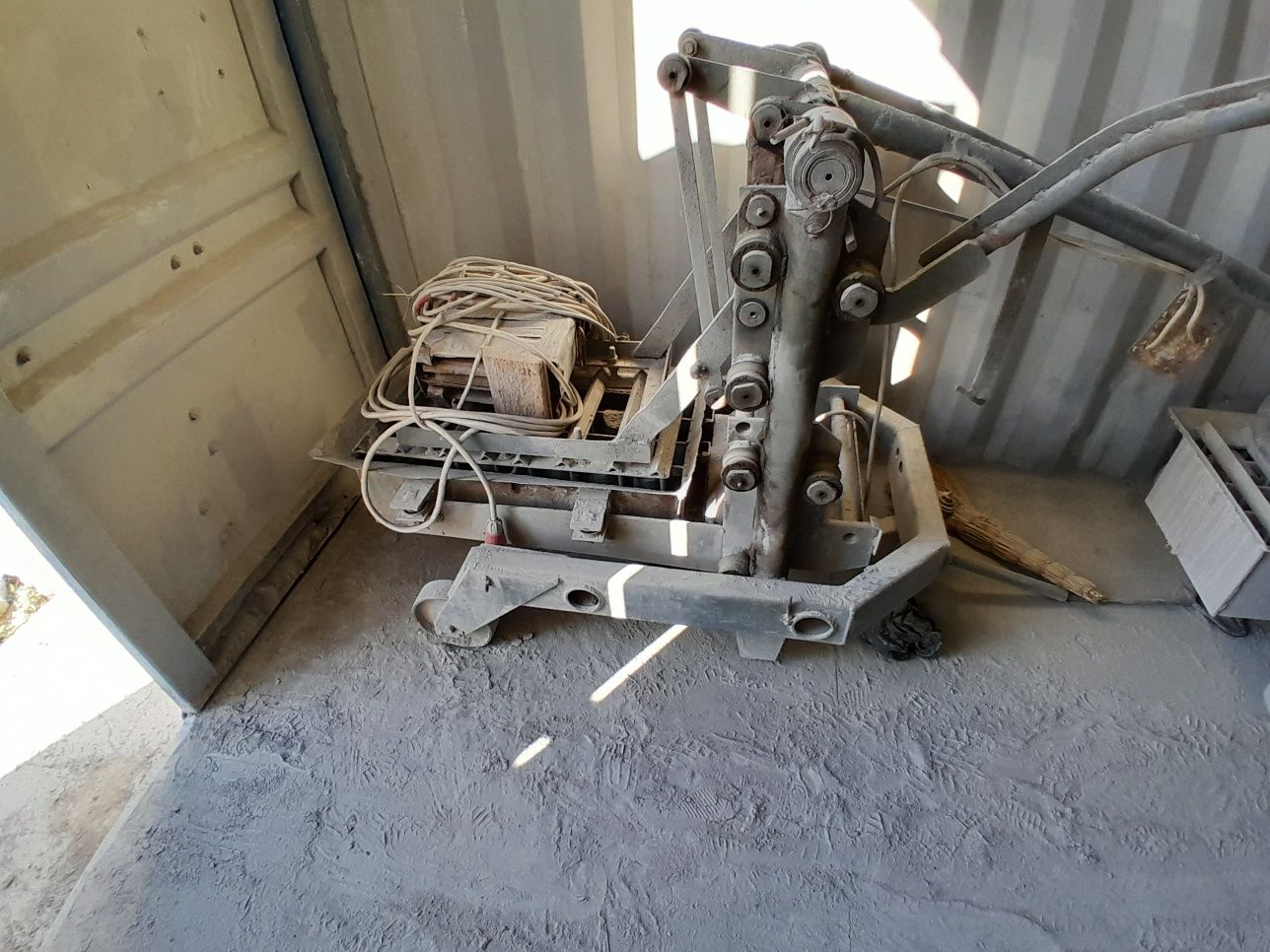 Shlaka blok apparati 2 ta 18 38  razmeri mikser bor holati yaxshi