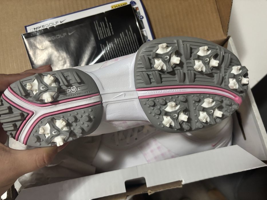 Adidasi Nike Golf