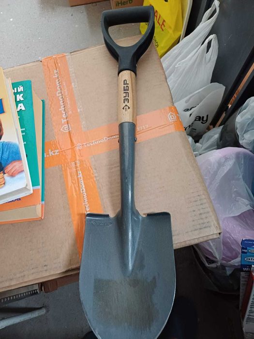 Лопата укороченная с рукояткой Зубр