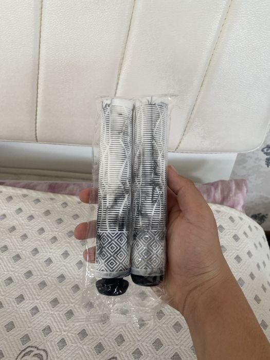 Продаю новые грипсы