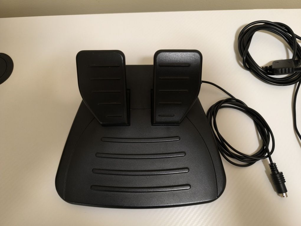Playstation 2 / 1 Thrustmaster Ferrari Universal Challenge