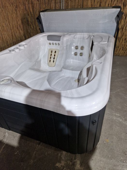 Maimulte modell jacuzzi