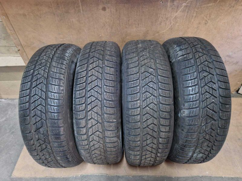 4 Pirelli R17 215/65 Anvelope de iarnă DOT3621