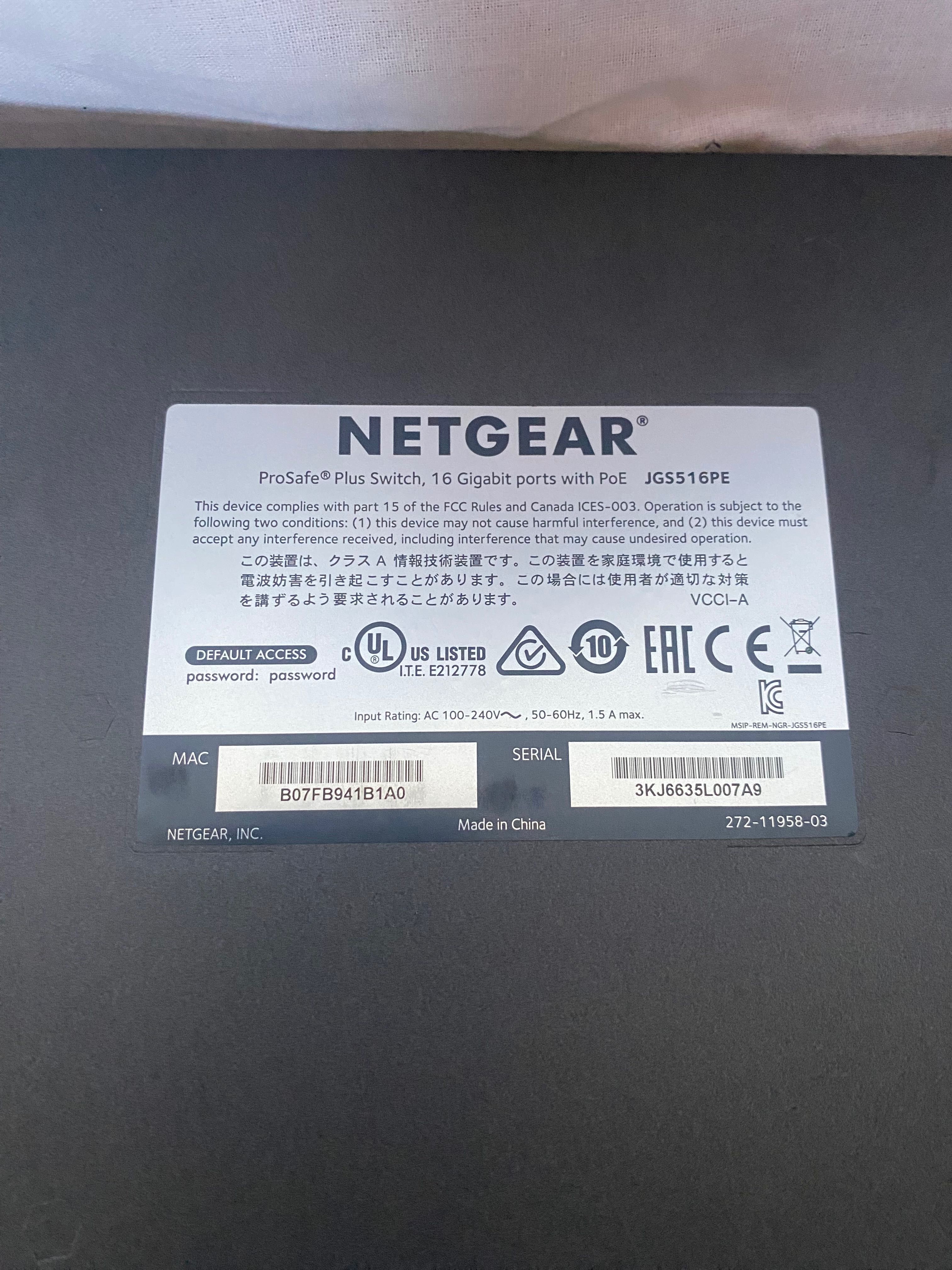 Mрежов комутатор NETGEAR ProSafe Plus Switch, модел JGS516PE.