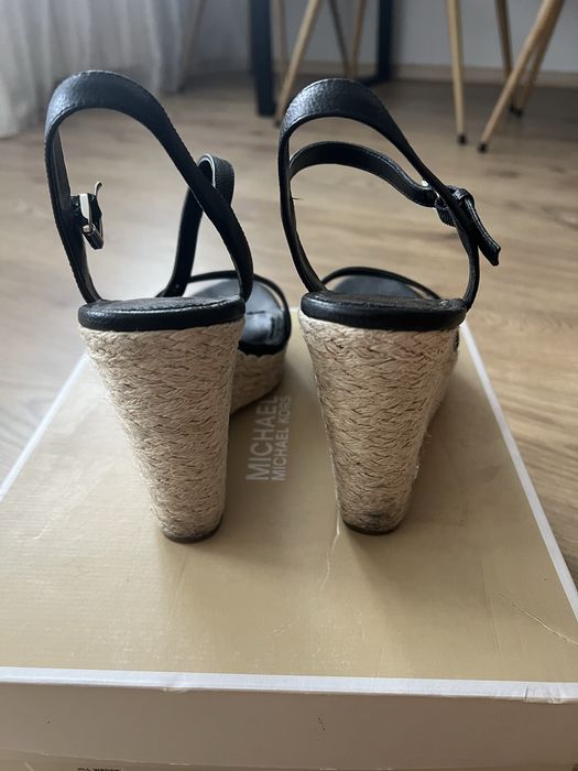 Кожени сандали на платформа Michael Kors размер 38
