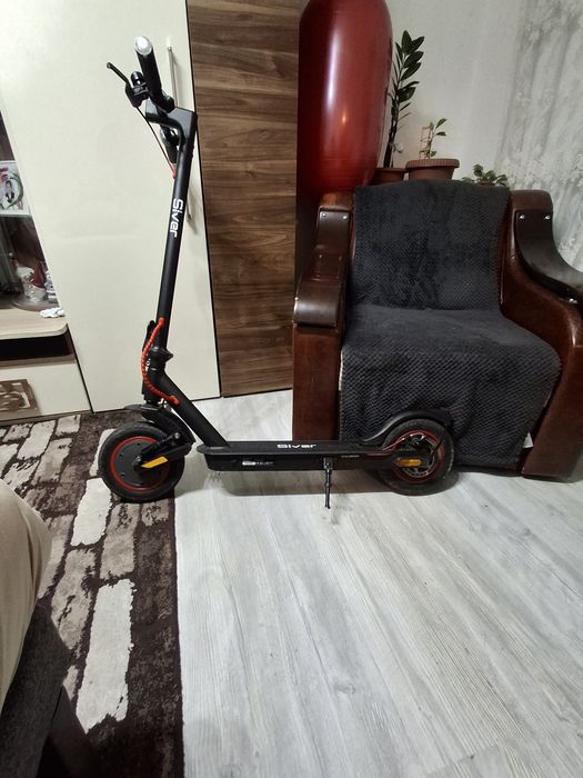 Vând trotineta electrica