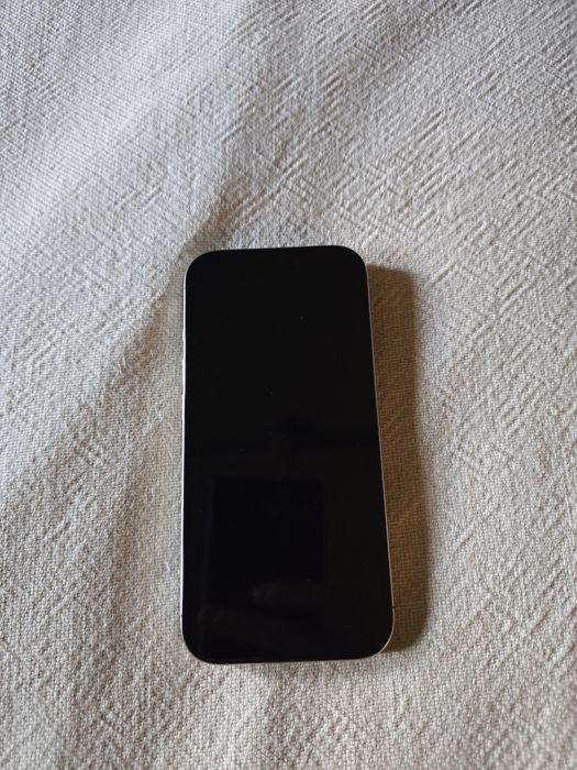 Продавам iphone 16 pro 256GB