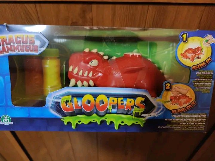 Комплект за игра митични чудовища Gloopers, с дракон

Стиснете гърба н