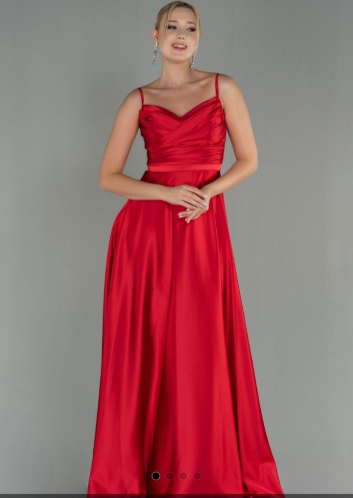 Официална червена дълга сатенена дамска рокля размер 42