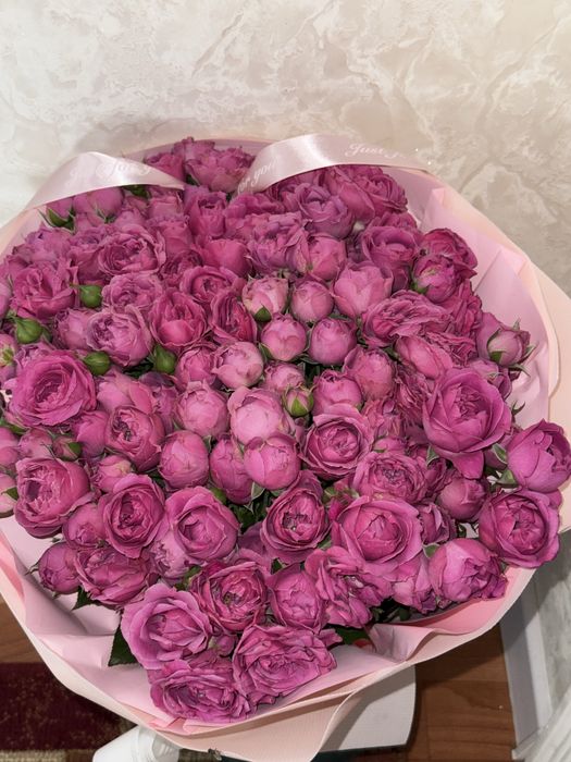 кустовые розы,свежие за 25к, цена договорная