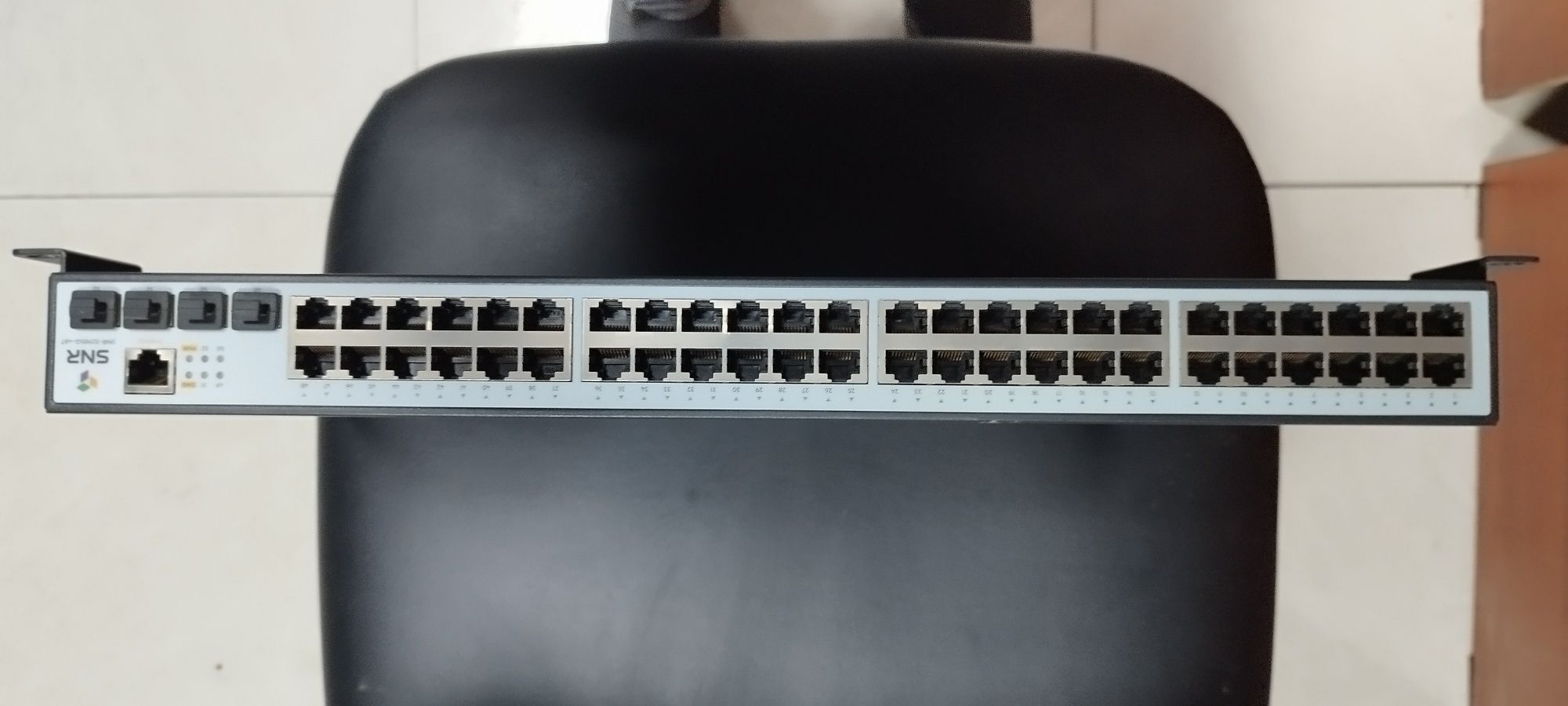 Продам управляемый коммутатор SNR-S2985G-48T
