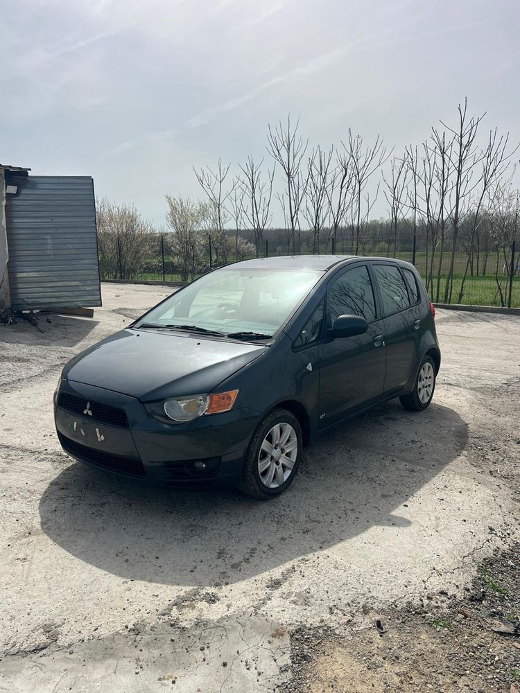 Dezmembrez Mitsubishi Colt 1.3i Z33A 2011