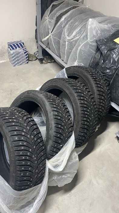 Продам зимние шины 235/45/18 Bridgestone