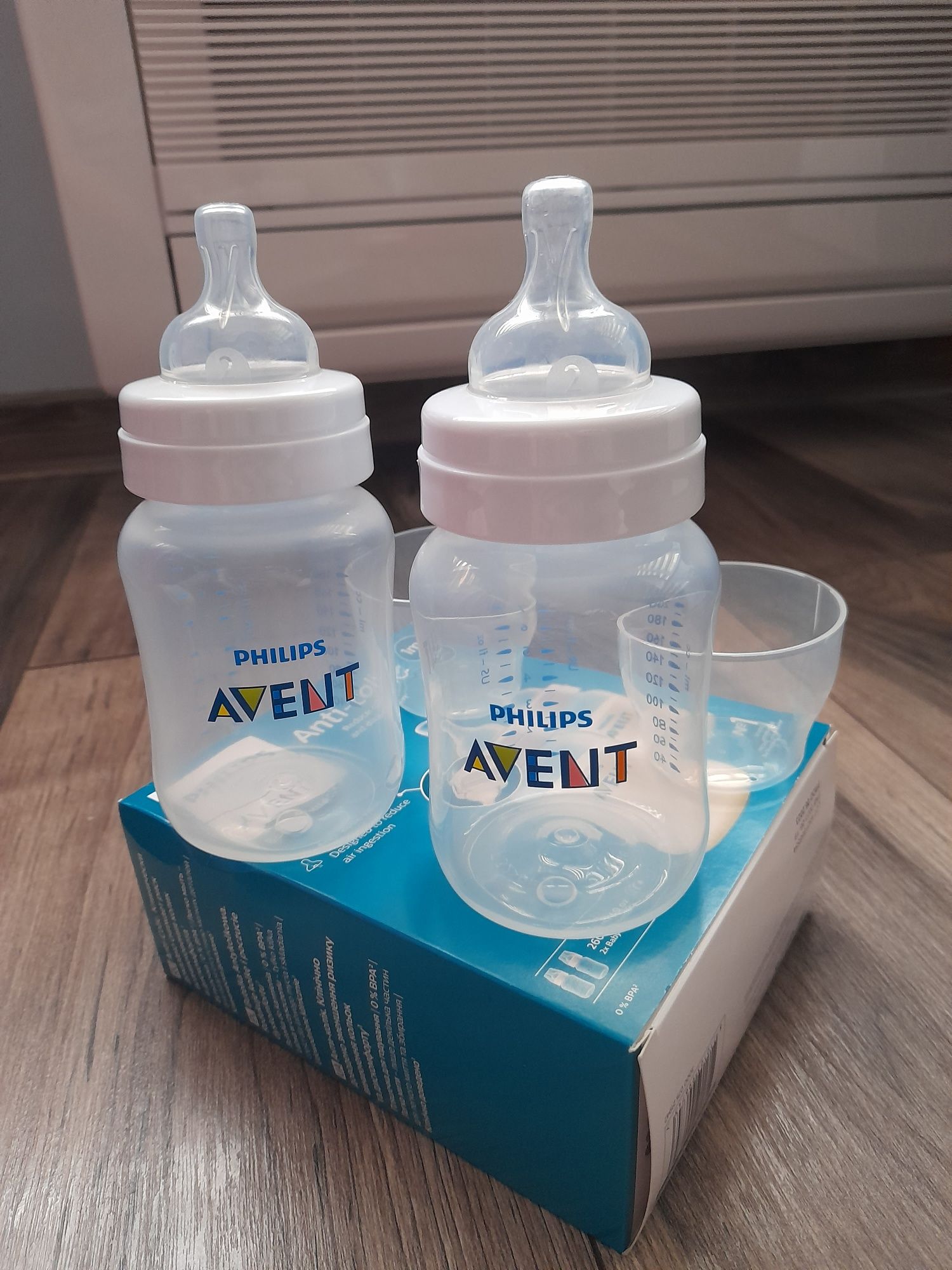 2бр. Шишета Philips avent и Поставка за чаша