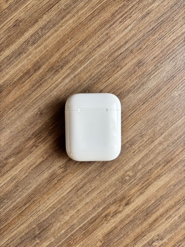 Наушники airpods 2 (работает только кейс)