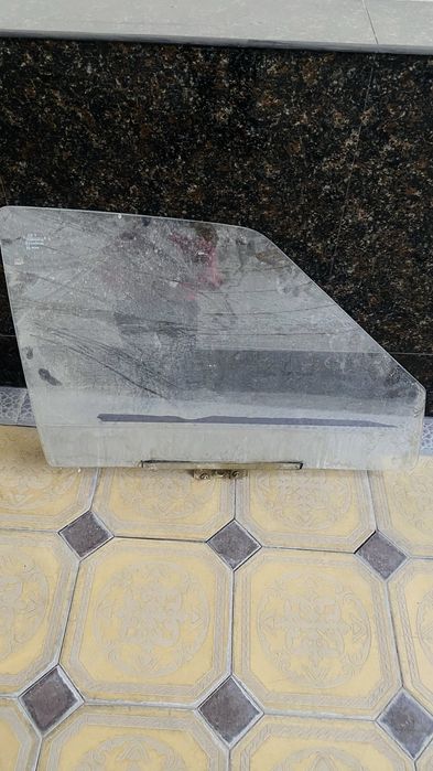 Продам стекло на ваз