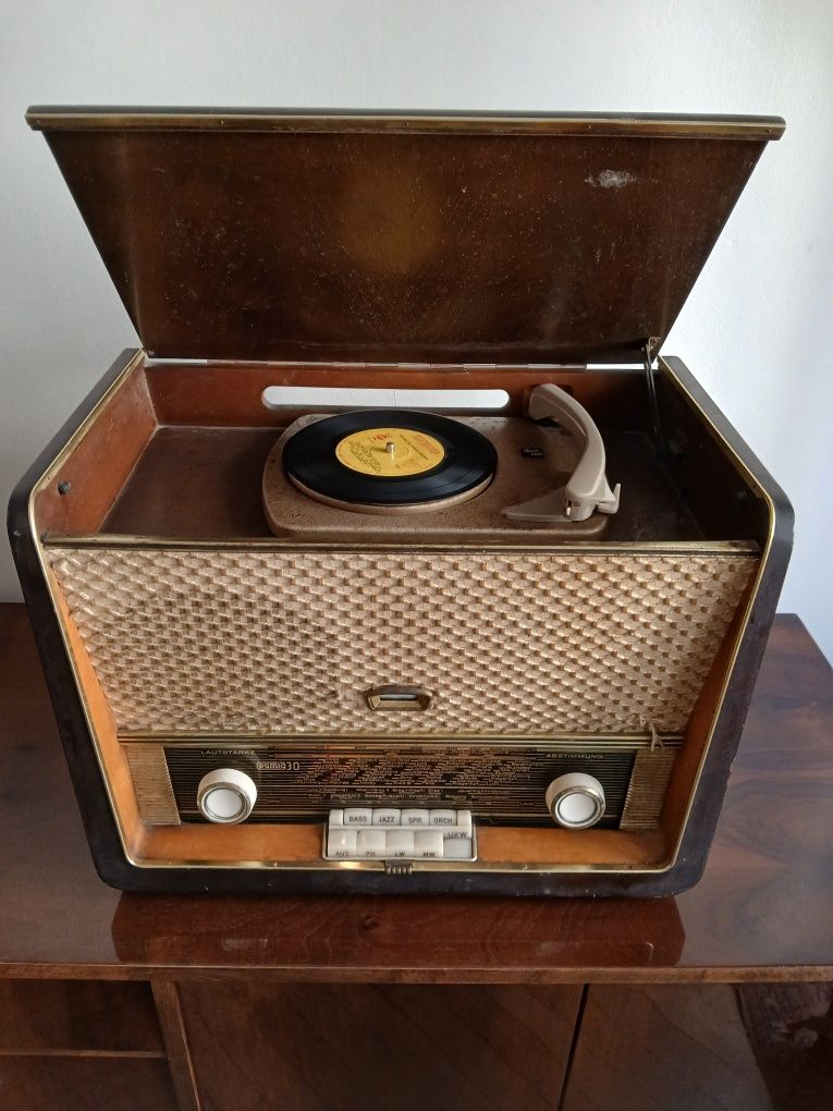 Radio cu lămpi si pick up,,Eumig,tip Phono Eumig 3D 386W,Austria 1960