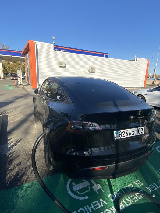 Автомобиль Tesla model Y