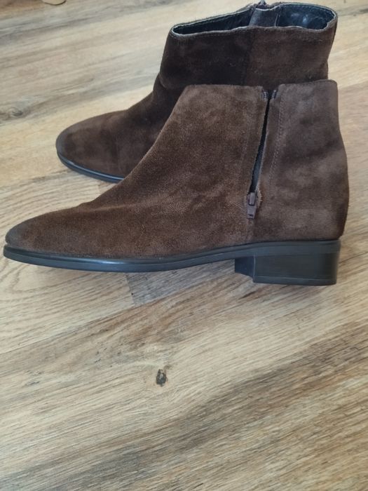 Боти от естествен велур