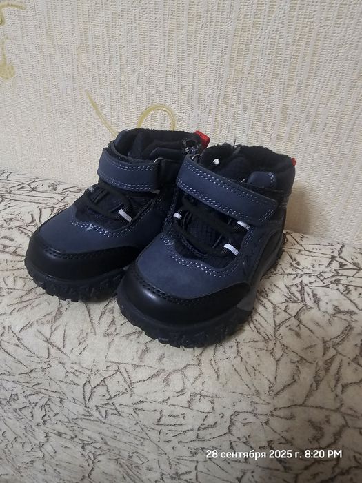 Продам детские ботиночки