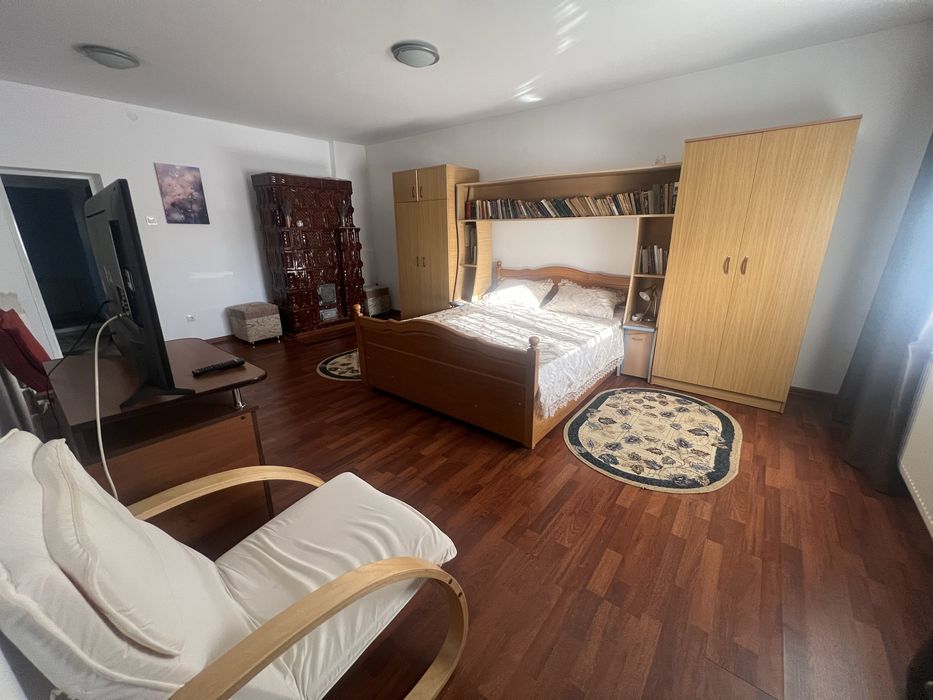Casă spațioasă de închiriat