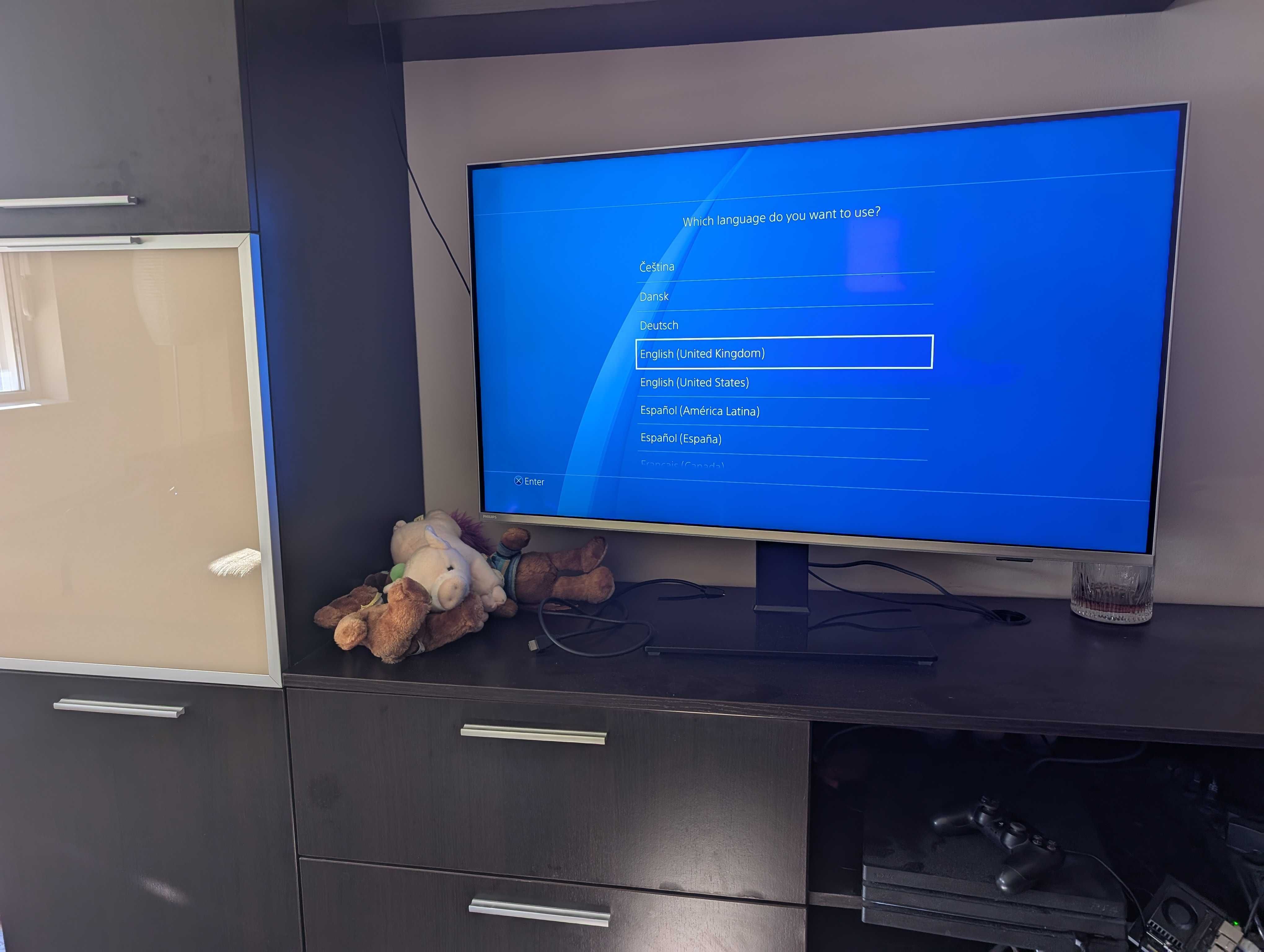 PS4 Pro 1TB 7216B (final) + 5 игри + joystick  + hdmi + charger cable